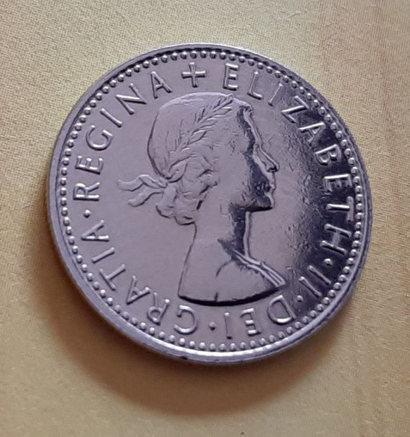 ヴィンテージ 幸せのシックスペンス イギリス  ラッキー6ペンス 英国コイン  美品です 本物 19.5mm 2枚目の画像