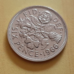 ヴィンテージ 幸せのシックスペンス イギリス  ラッキー6ペンス 英国コイン  美品です 本物 19.5mm 1枚目の画像