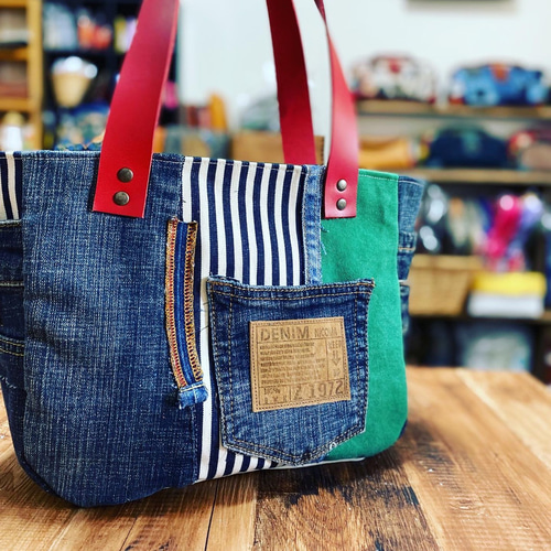 デニムと革のトートバッグ：デニムリメイク×本革持ち手レッド④ トート