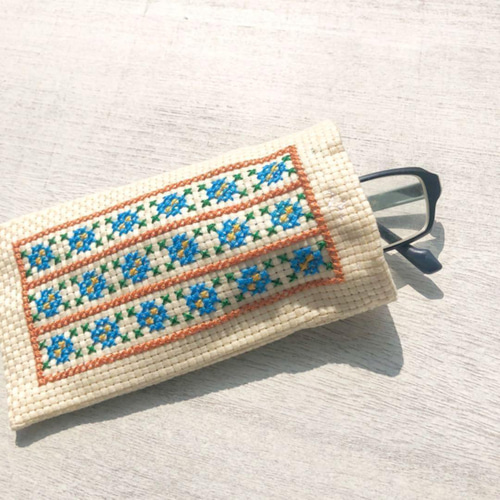 クロスステッチ手縫い刺繍小花柄ポーチ 眼鏡ケース ペンケース メガネ