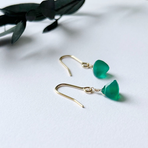 グリーンオニキスの一粒【チャーム】【ピアス】【イヤリング】 ピアス