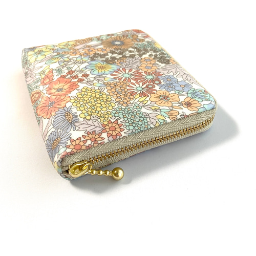 ラミネート＊ ラウンドファスナー ミニ財布 マーガレット・アニー