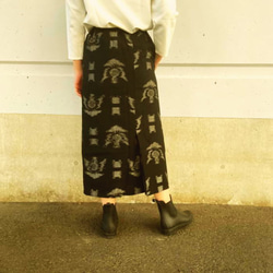着物リメイクスカート　黒地絣ウエストゴム 4枚目の画像