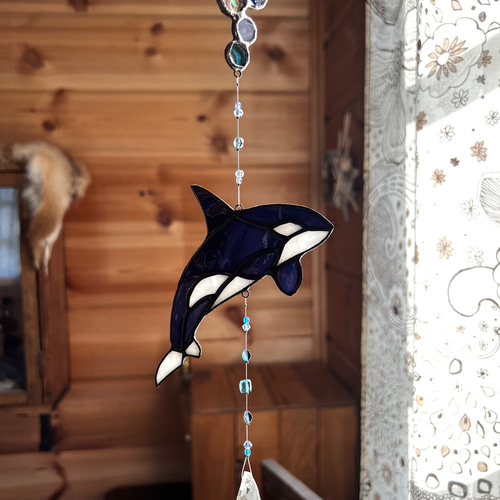 シャチのステンドグラスサンキャッチャー サンキャッチャー 波 通販