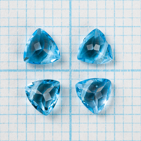 2粒売り　宝石質スイスブルートパーズAAA-　トライアングルファセットカット4×4mm 3枚目の画像