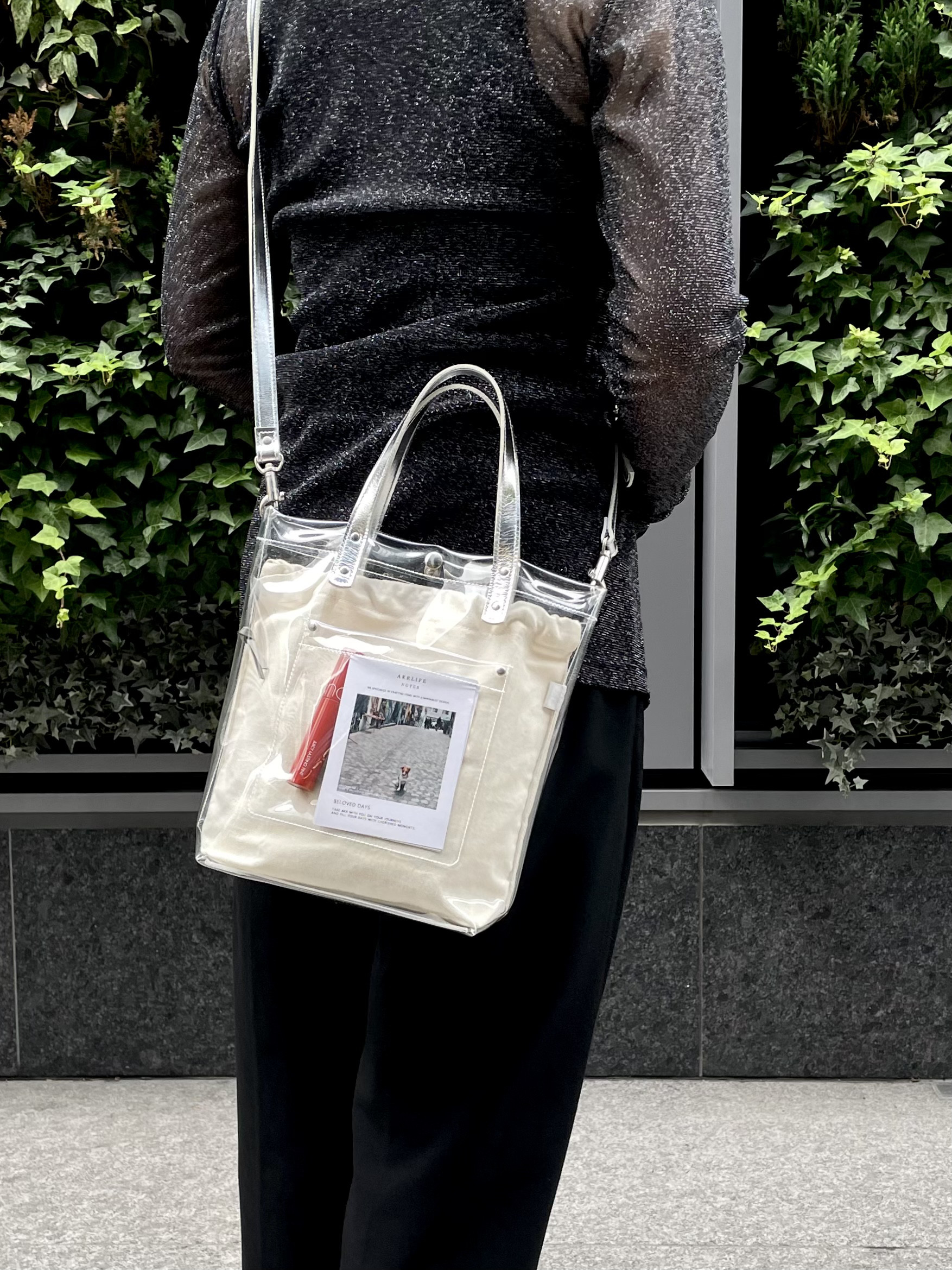 新品未使用　alo トートバック Amazon.co.jp: alo yoga Tie Dye Shopper Tote トートバッグ