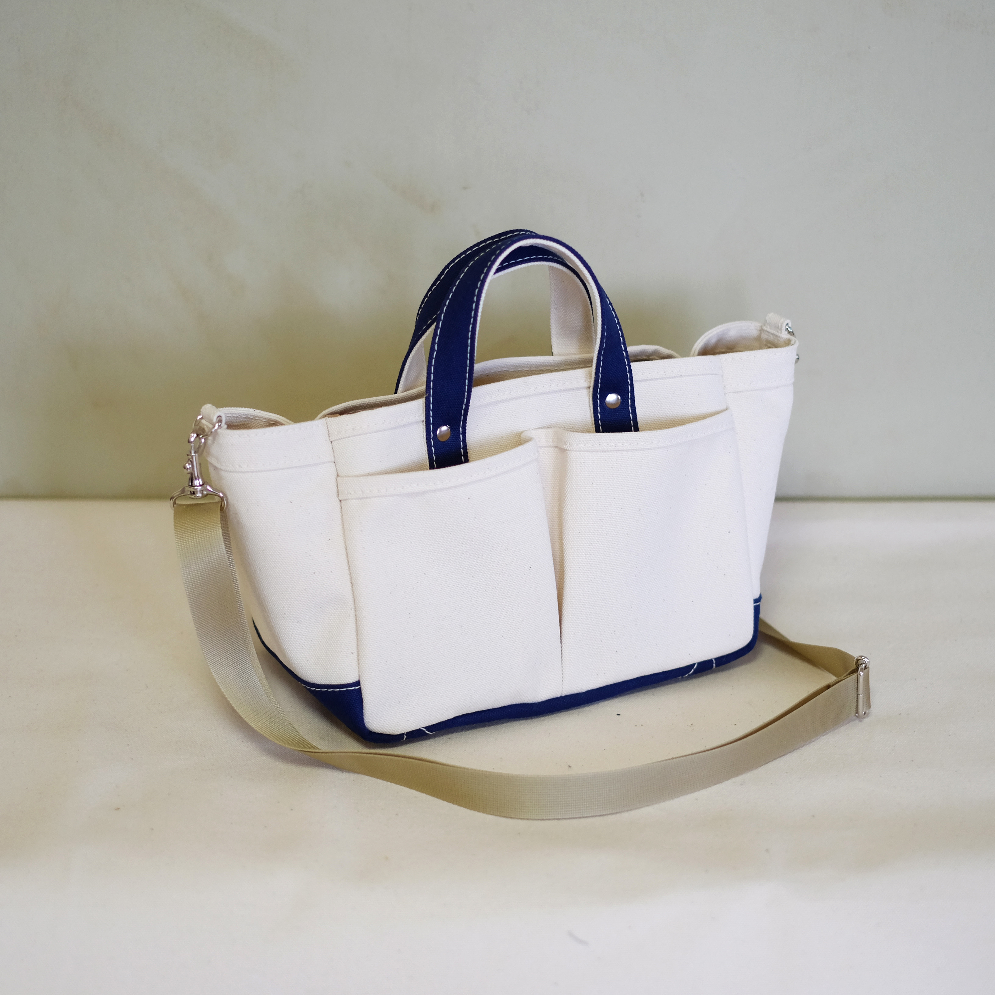 『ワケありな逸品』帆布のお散歩トート 生成×ネイビー