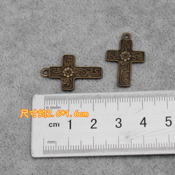 Q43　銅色、金古美 アンティーク 花の　十字架、 クロス 5枚 1枚目の画像