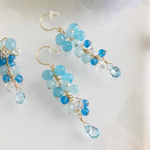 天然石ピアス Ｎｏ．72 ブルーアゲートと小さな3色天然石ピアス 天然石ピアス No．72 ブルーアゲートと小さな3色天然石ピアス ブルー