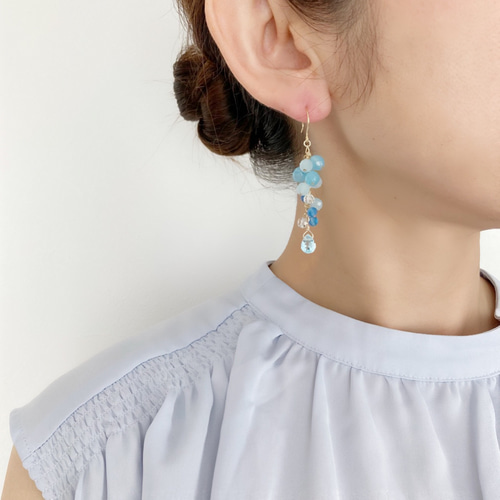 天然石の花束ピアス(くすみカラー) くすみ色ビーズと天然石のピアス/イヤリング ピアス（フック・チェーン