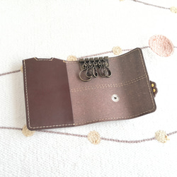 ブサカワ パグの３つ折りキーケース／カードポケット付き 5枚目の画像