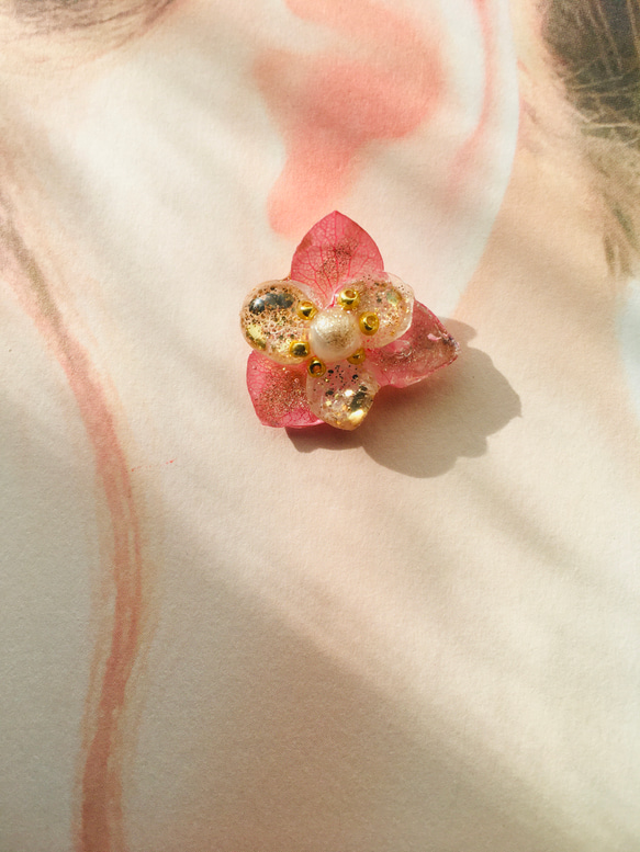 バイカラー紫陽花ピアス　ピンク&ホワイト 2枚目の画像