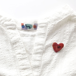刺繍ミニブローチ「クリスタルレッドハート」 3枚目の画像