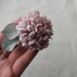 【布花】紫陽花のコサージュ（くすみピンク）/一点物 9枚目の画像