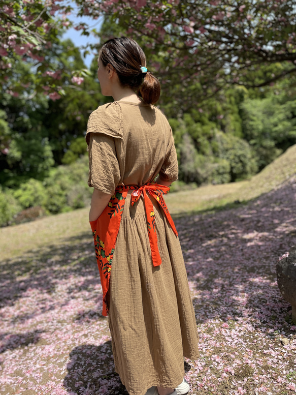 フランスギャルのように可愛くレトロな花柄エプロン 9枚目の画像