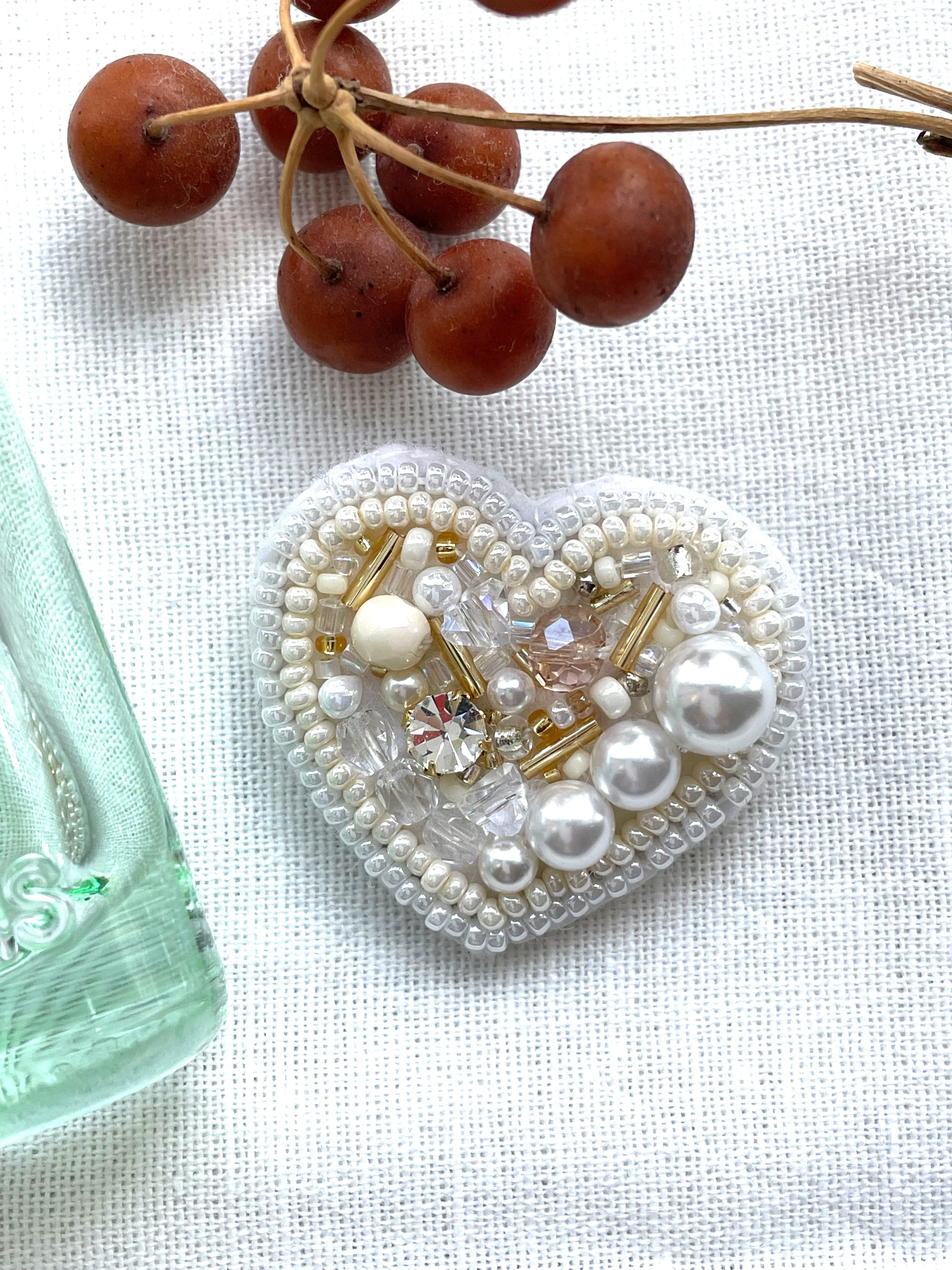 ビーズ刺繍ブローチ【ハートのバリエーション.10/黒】 ブローチ