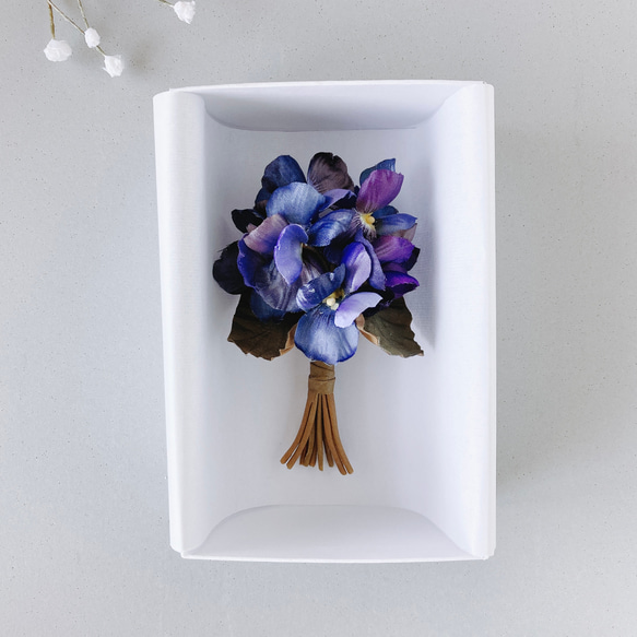 紺色すみれコサージュ 》□あなたには花が似合う□ HT010 小さな花束