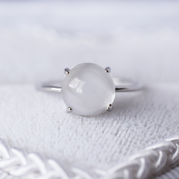 ホワイトムーンストーン指輪、リング：6月の誕生石：白い、白色：ぷっくり丸い、まる：シルバー：Creema限定【送料無料】 1枚目の画像