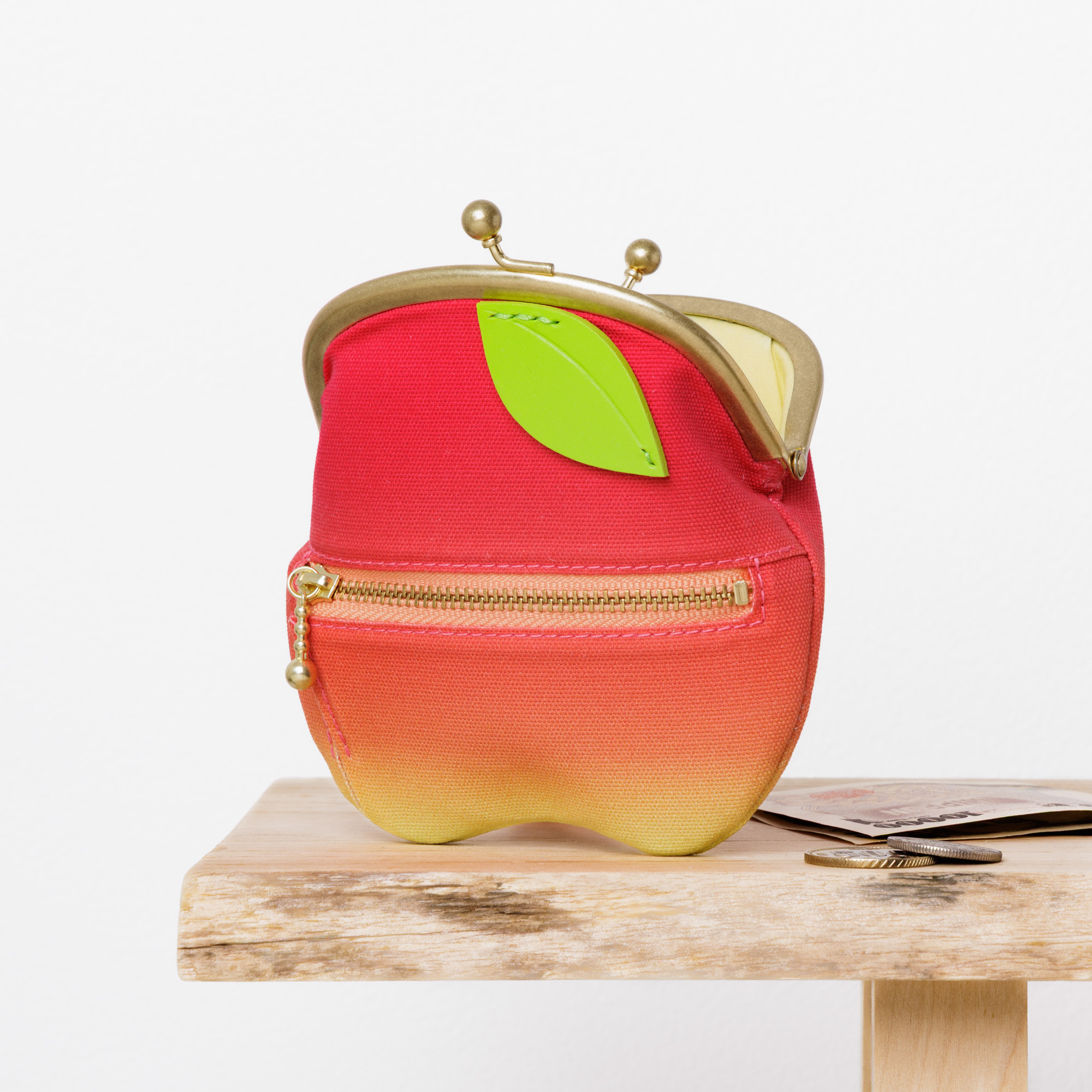 鮮やかりんご がま口財布