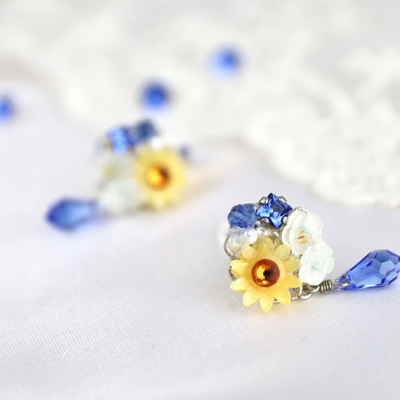 クリスタルの花束ピアス