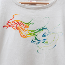 【トライバル柄風手描きTシャツ】Rainbowbird/幸せを運ぶ鳥/レディースWMサイズ/洗濯可能/一点限り 2枚目の画像
