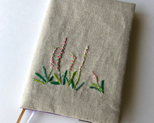 手刺繍ブックカバー ＊ガーデン | iichi 日々の暮らしを心地よく