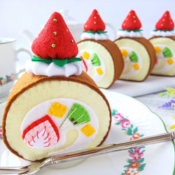 【サンプルページ　No.19】フェルトままごと　ケーキ１ 送料無料キャンペーン！】フェルトのおままごと☆いちごのロールケーキ