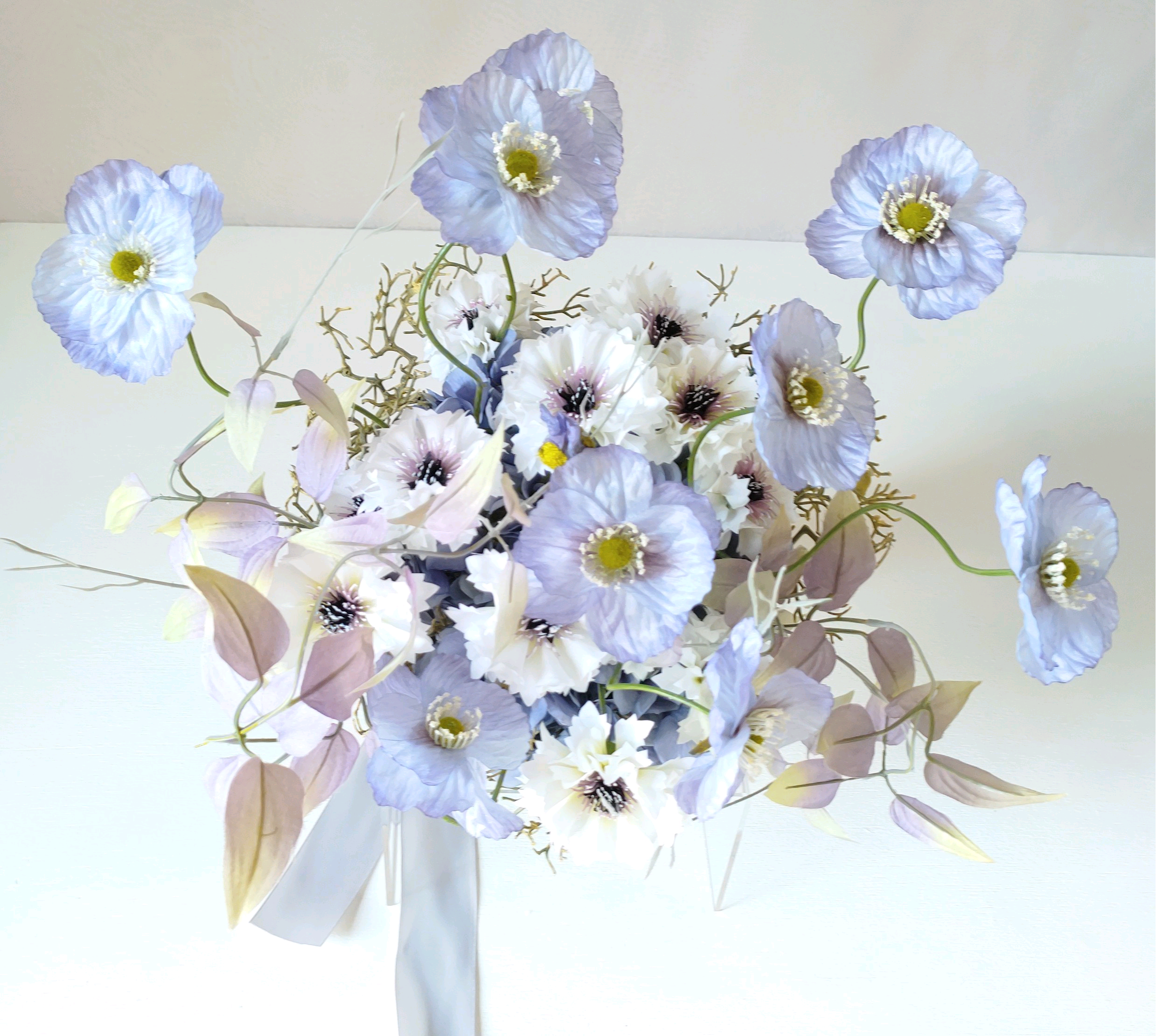 ウエディングブーケ(ブルーパープルポピー、ヤグルマソウの自然体で咲く)ブートニア込み 世界で１つ貴女だけにお勧めします。