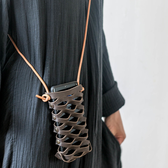 レザーメッシュカゴ/スマホサコッシュ/メガネケース/グレーブラック 2枚目の画像