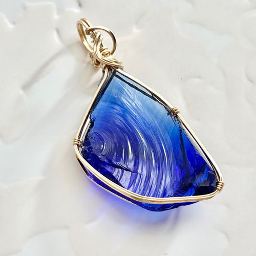 アンダラクリスタルとタンザナイトのネックレス