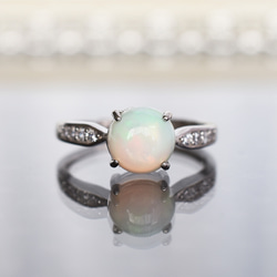 オパール指輪、リング：虹色、レインボー、キラキラ：白い：丸い、まんまる：10月の誕生石【Creema限定】【送料無料】 3枚目の画像