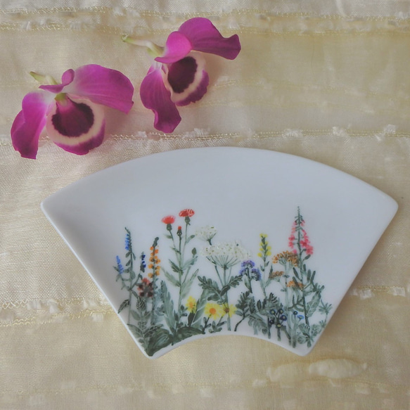 GLASS扇形小皿【 野の花 A】キッチン 食卓  飾り 夏 2枚目の画像