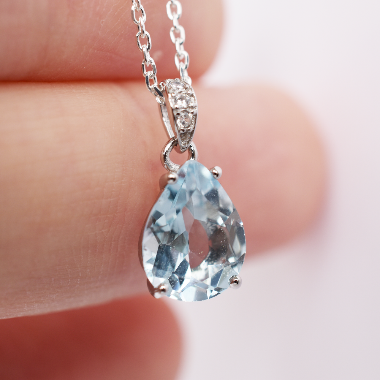 スカイブルートパーズのネックレス、ペンダント：水色、青色：雫、涙、キラキラ：シルバー【Creema限定】【送料無料】