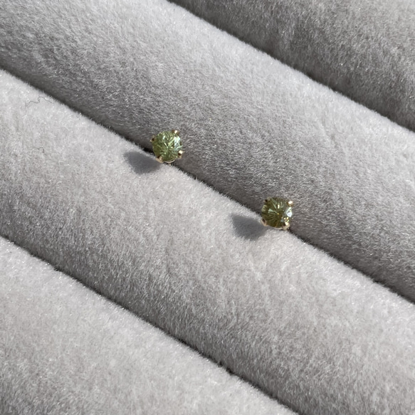 14kgf  Demantoid Garnet (レアストーン) pierce 13枚目の画像