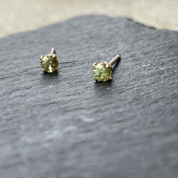 14kgf  Demantoid Garnet (レアストーン) pierce 7枚目の画像