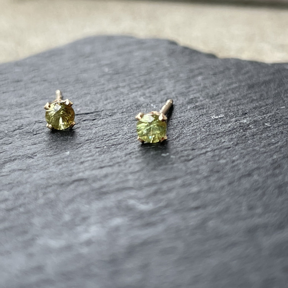 14kgf  Demantoid Garnet (レアストーン) pierce 6枚目の画像