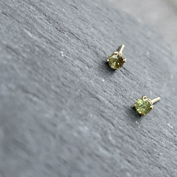 14kgf  Demantoid Garnet (レアストーン) pierce 4枚目の画像