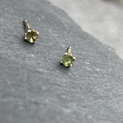 14kgf  Demantoid Garnet (レアストーン) pierce 3枚目の画像