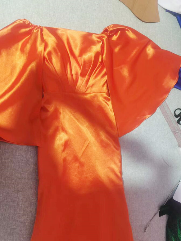 高質量！橙色連衣裙四分之三袖長音樂會/演示文稿 第4張的照片