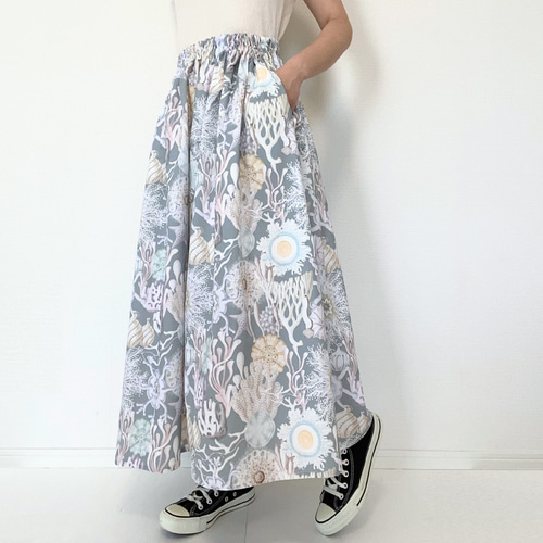 美品、綿100%花が咲いてるスカート。 (再々販*販売枚数1500枚 美品、綿100%花が咲いてるスカート。 (再々販*販売枚数1500枚