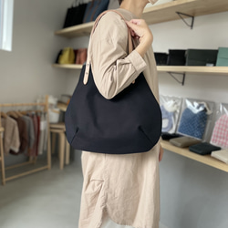 [2023 resale] Cordura and ultra-thick round tote bag - M size [黑 第2張的照片