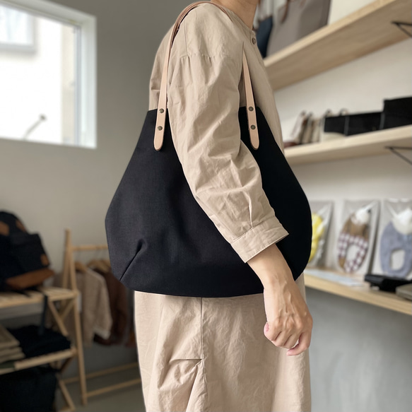 [2023 resale] Cordura and ultra-thick round tote bag - M size [黑 第3張的照片