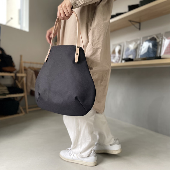 [2023 resale] Cordura and ultra-thick round tote bag - M size [黑 第9張的照片
