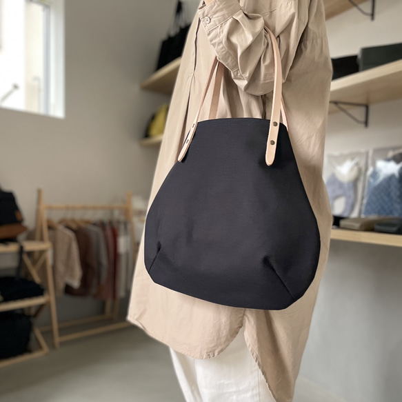 [2023 resale] Cordura and ultra-thick round tote bag - M size [黑 第7張的照片