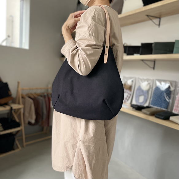 [2023 resale] Cordura and ultra-thick round tote bag - M size [黑 第6張的照片