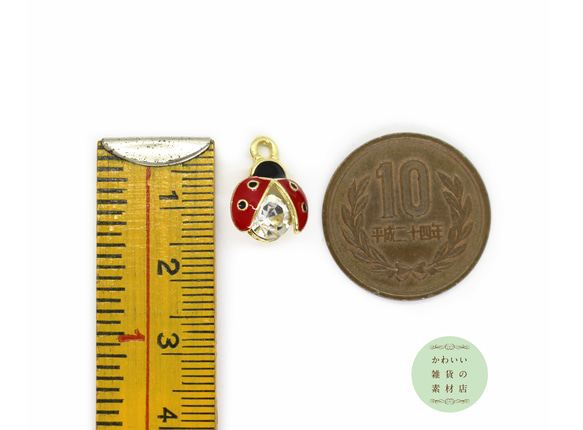 【再販】羽根の下に大きなラインストーンのついた赤いてんとう虫の半立体エナメルチャーム 2個セット #CER-0043 4枚目の画像