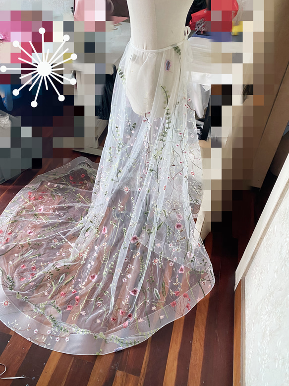 花卉刺繡是美麗的薄紗裙子 連衣裙 僅限火車 新娘/婚禮 第2張的照片