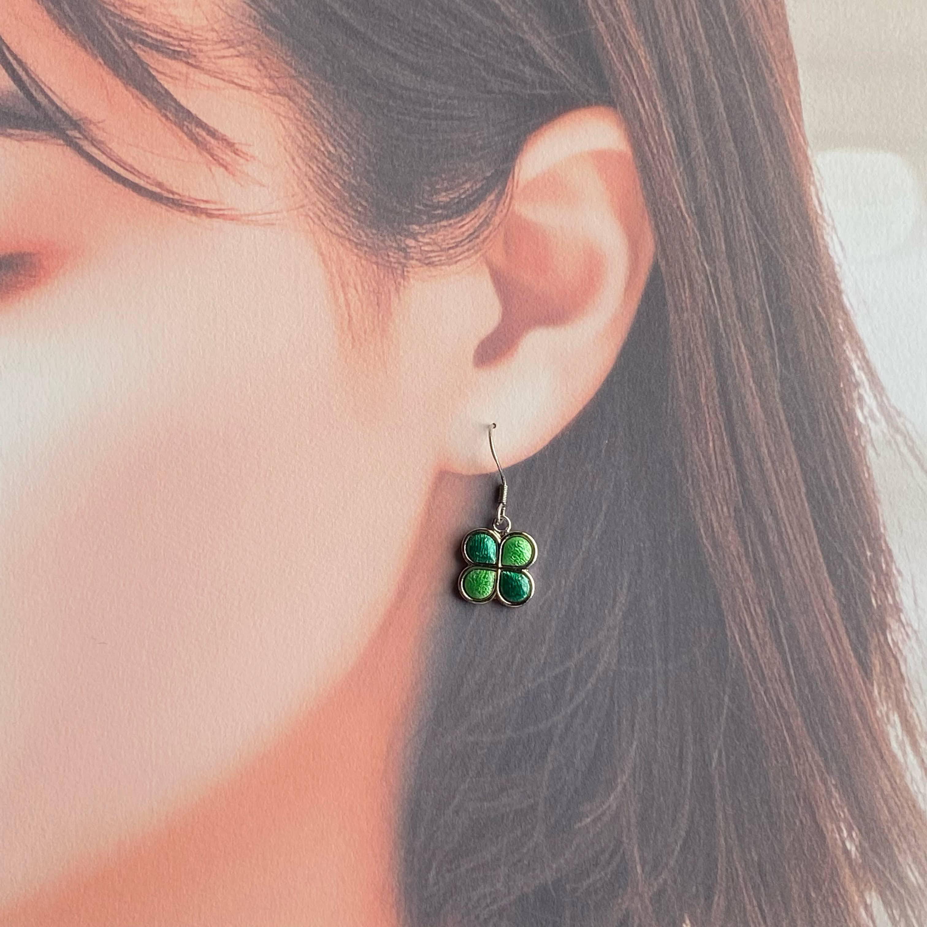 クローバー 七宝焼のピアス イヤリング 純銀胎七宝