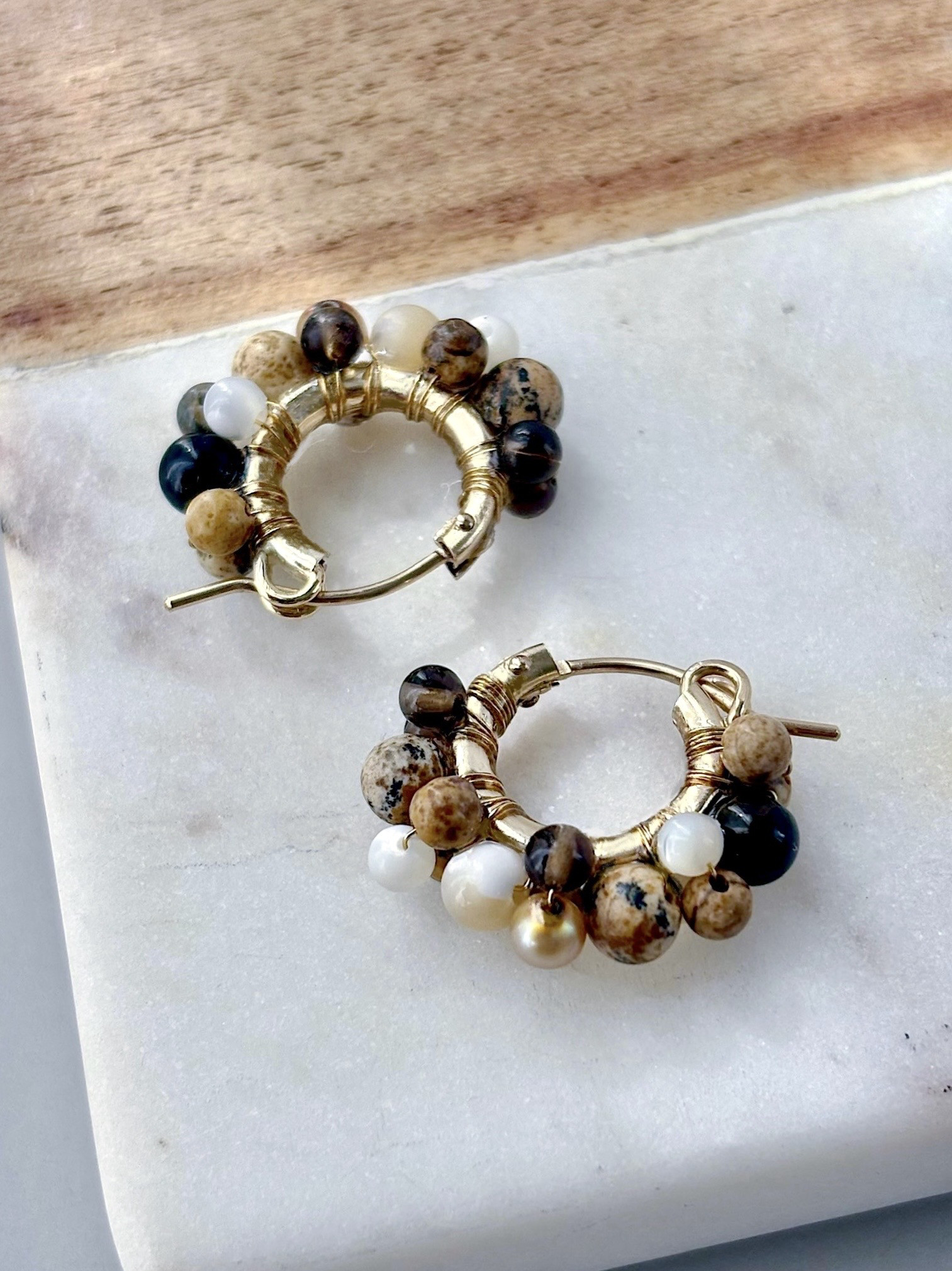 【14kgf】カフェオレ色の天然石ピアス❇︎日常使いしやすい茶系の小ぶりゴールドフィルドフープ