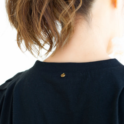 華奢な肩がつくれるパフスリーブのTシャツ｜ブラック 5枚目の画像